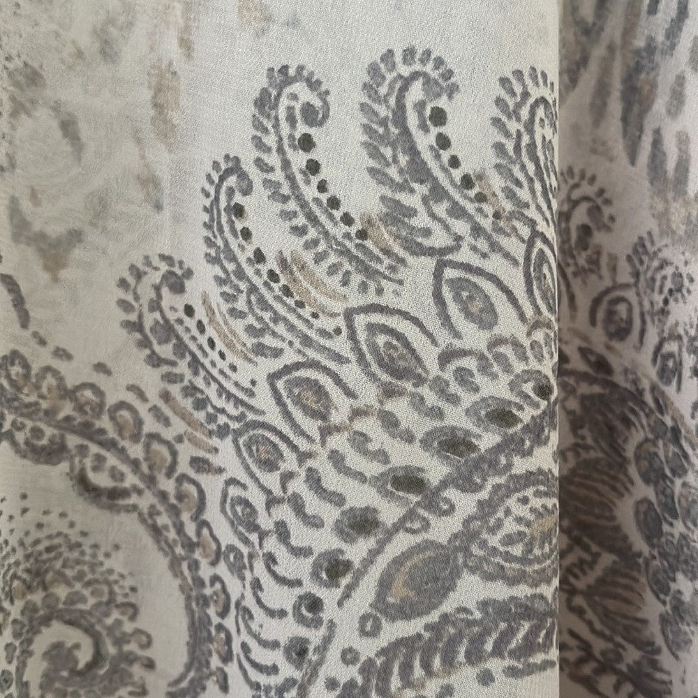 Chico’s Sheer Cream and Gray Paisley Blouse Size 2 - Picture 5 of 6